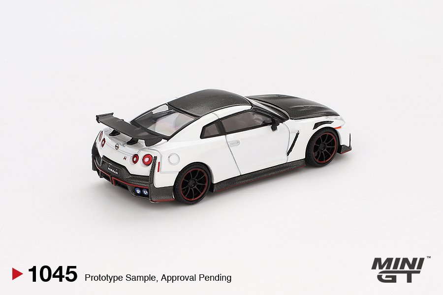 MINI GT #1045 — Nissan GT-R Nismo 2024 Brilliant White Pearl - Image 4