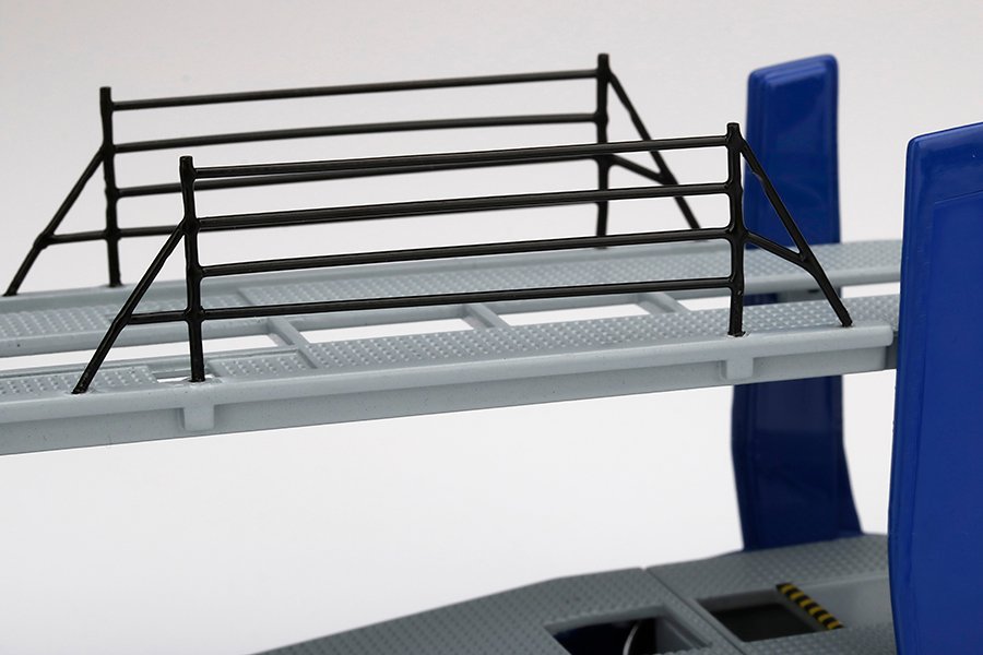 MINI GT #111 — Mercedes-Benz Actros w/ car carrier trailer LHD - MGT00111-L RHD - MGT00111-R *** The 6 model cars are not included. Display shown for reference only*** - Image 6