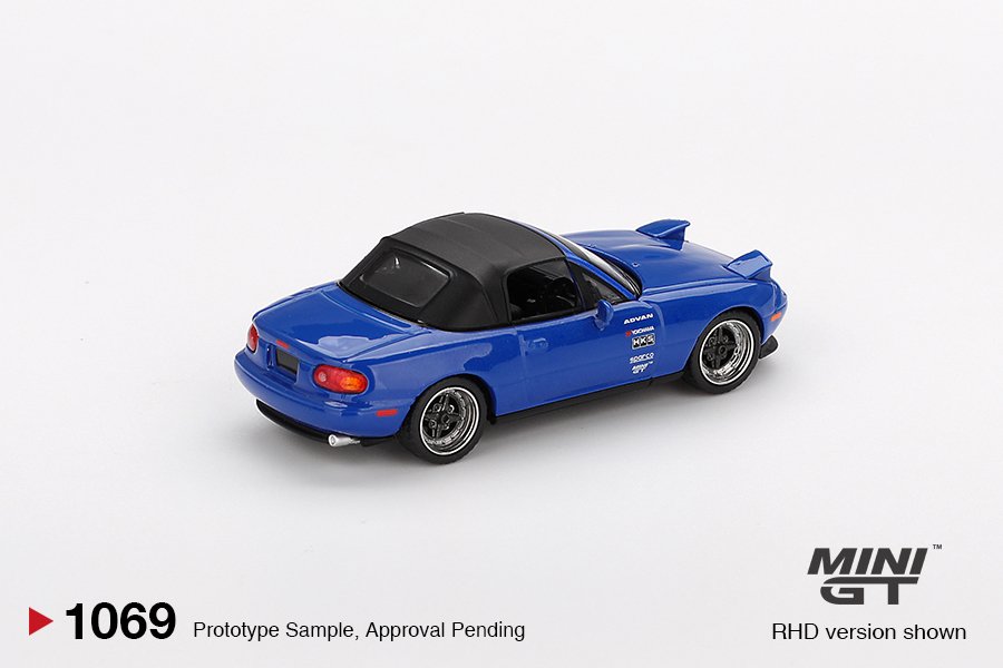 MINI GT #1069 — Mazda Miata MX-5 (NA) Tuned Version Dark Blue - Image 4