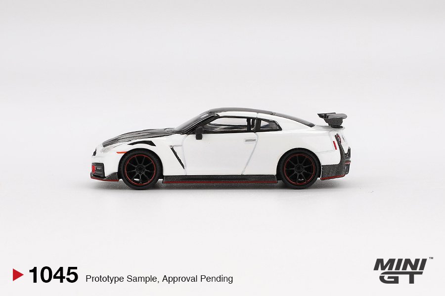 MINI GT #1045 — Nissan GT-R Nismo 2024 Brilliant White Pearl - Image 5